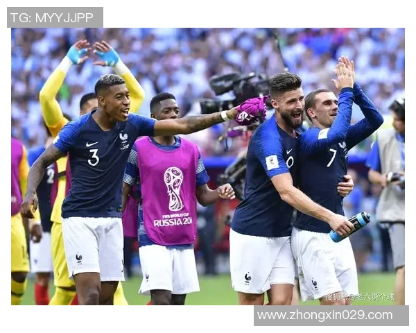 足球明星瞬间定格在镜头之中展现精彩瞬间与激情四溢的赛场魅力