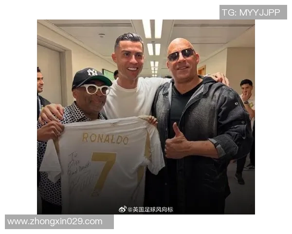 足球明星出行必备装备揭秘让你也能时尚出行如同球场巨星 足球明星出行必备装备揭秘让你也能时尚出行如同球场巨星