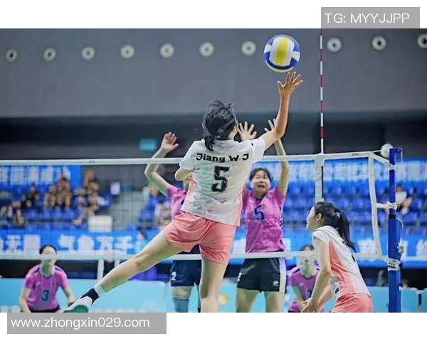 成都排球队勇夺洲际杯的拼搏历程与背后故事揭秘 成都排球队勇夺洲际杯的拼搏历程与背后故事揭秘